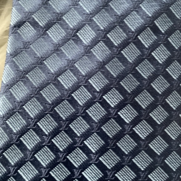 New Louis Vuitton Silk Tie - Picture 5 of 6